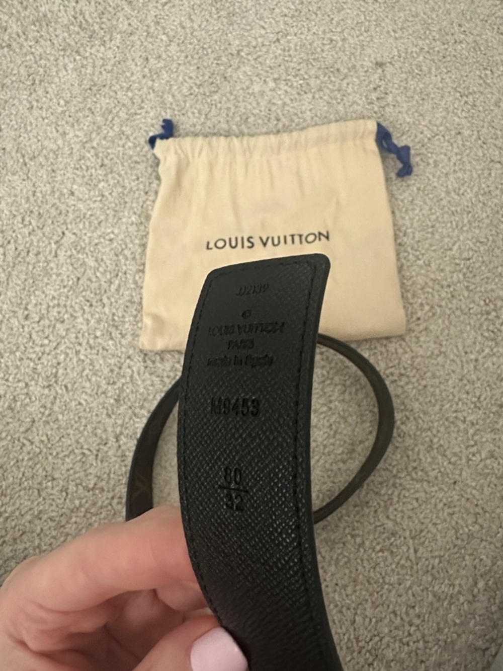 Authentic Reversible LV belt - Picture 3 of 5